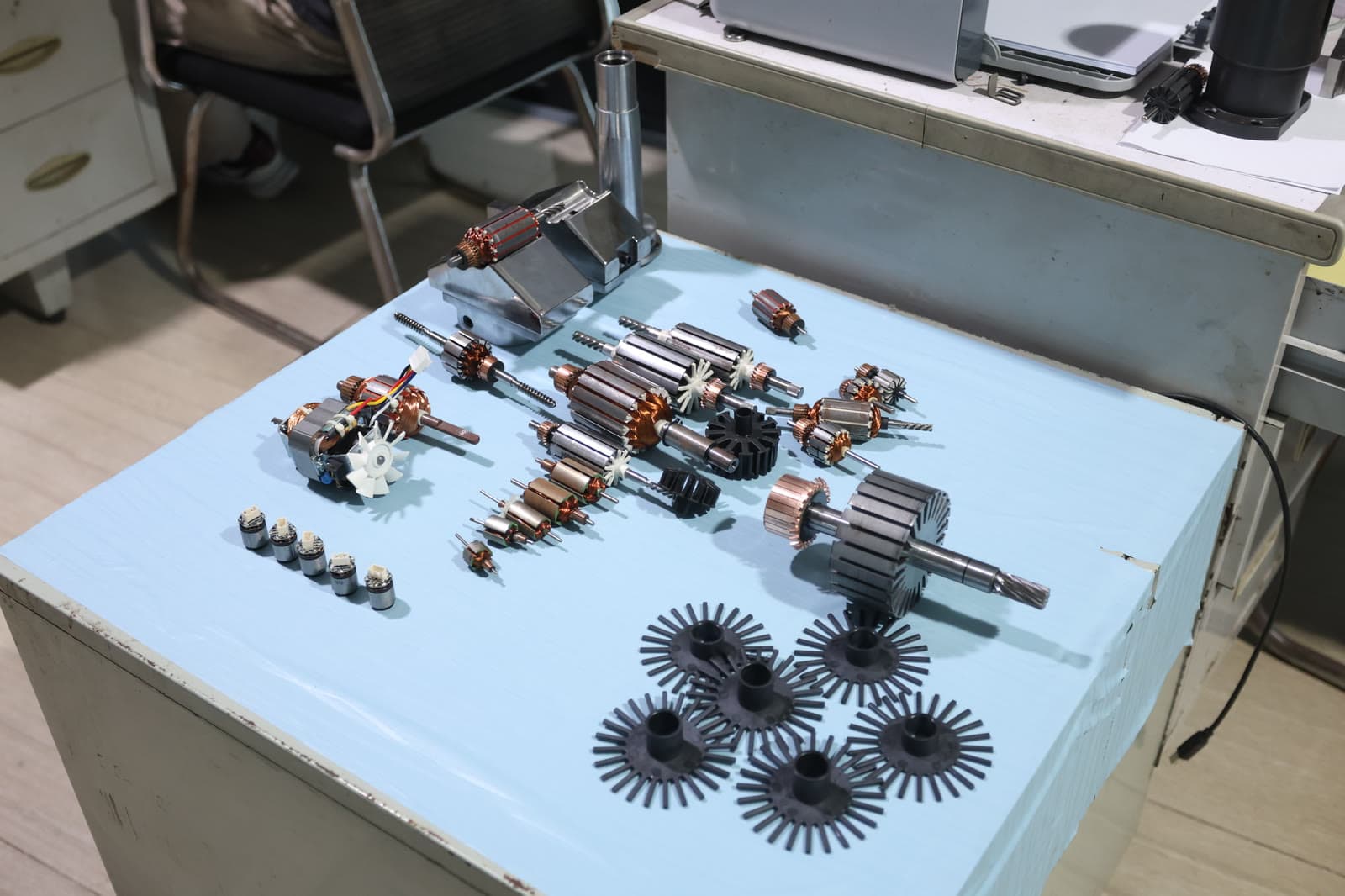 Sample armatures and end plates
